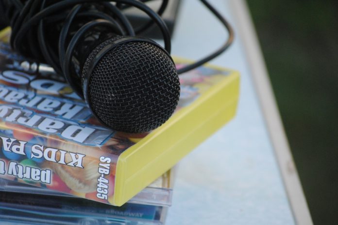 Domowe karaoke – jaki mikrofon wybrać?