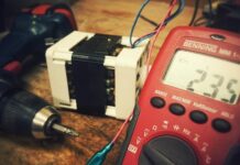 Co znaczy impedancja od 4 do 8 ohm?