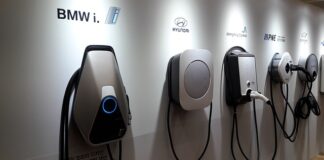 Czy trzeba ładować telefon oryginalna ładowarka?