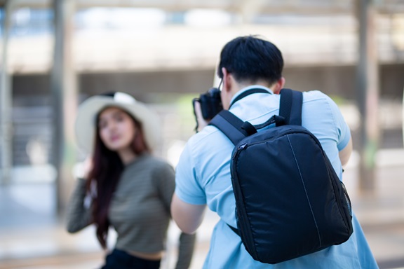 Różnice między plecakami fotograficznymi a zwykłymi plecakami